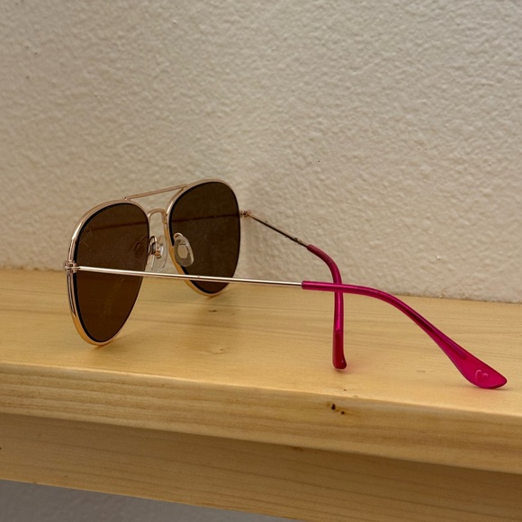 Betsey Johnson reflective aviator sunglasses - Picture 4 of 5